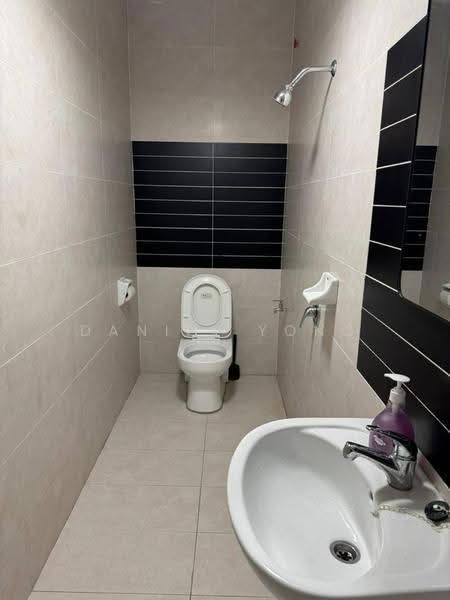 2-storey Terraced House for Sale in Taman Mount Austin (Tebrau) - Daniel Yong - Bathroom - PropertyGuru.com.my
