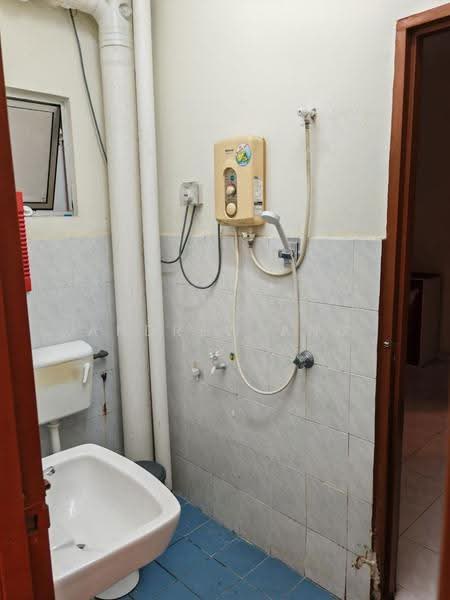 Pangsapuri untuk Dijual di Pangsapuri Perdana Villa - Andrew Ang - Bathroom - PropertyGuru.com.my