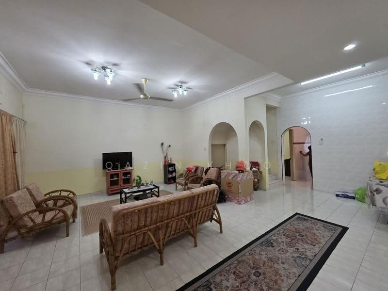 Rumah Teres 2-Tingkat untuk Dijual di Bandar Baru Tambun (Tambun) - Qazin Khoo - Living Room - PropertyGuru.com.my
