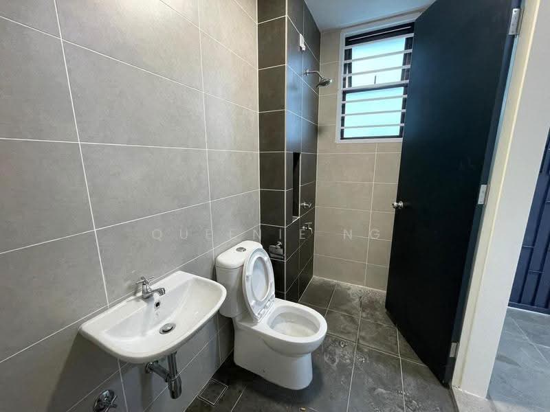 2-storey Terraced House for Rent in Bandar Putra Kulai (Kulai) - Queenie Ng - Bathroom - PropertyGuru.com.my