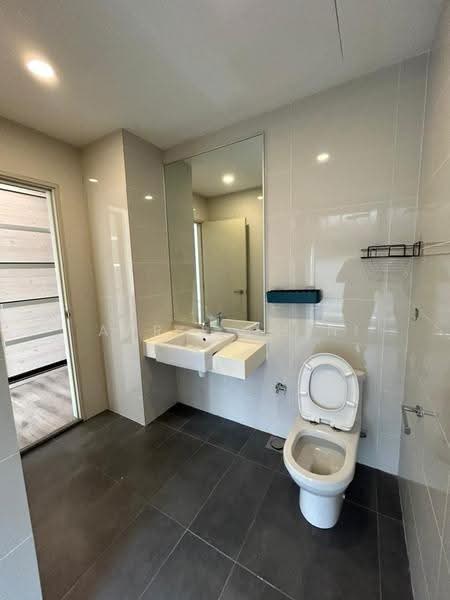 Kediaman Servis untuk Disewa di Southkey Mosaic - April Chin - Bathroom - PropertyGuru.com.my