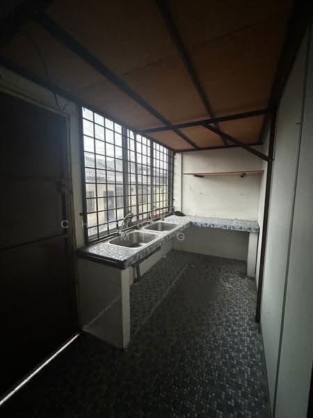 Shop for Sale in Senawang (Negeri Sembilan) - Chong Ming Ming - Kitchen - PropertyGuru.com.my