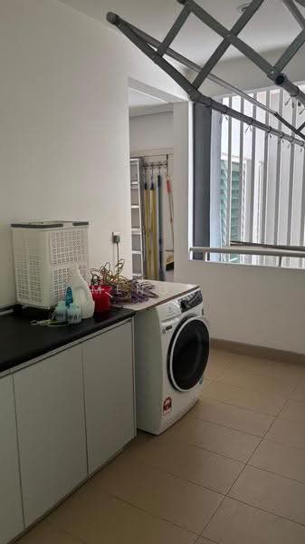 Kondominium untuk Dijual di Central Park condominium - Meng . - Balcony - PropertyGuru.com.my