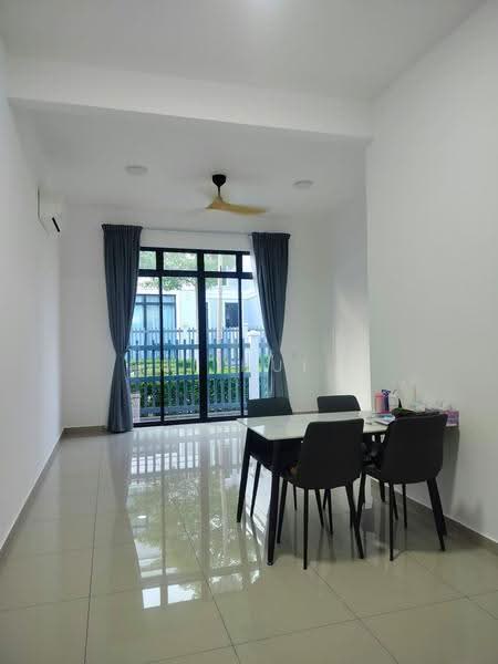 Rumah Teres untuk Disewa di Kota Masai (Pasir Gudang) - Hui Hui . - Dining Room - PropertyGuru.com.my