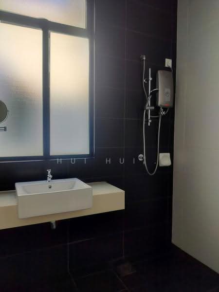 Rumah Teres untuk Disewa di Kota Masai (Pasir Gudang) - Hui Hui . - Bathroom - PropertyGuru.com.my