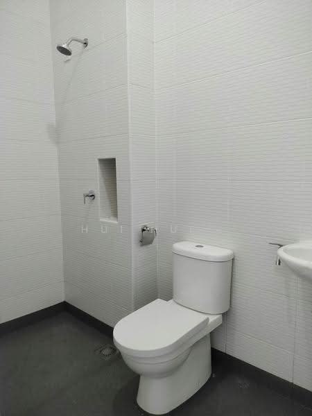 Rumah Teres untuk Disewa di Kota Masai (Pasir Gudang) - Hui Hui . - Bathroom - PropertyGuru.com.my