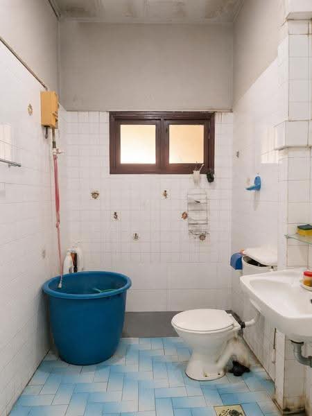 Rumah Teres 2-Tingkat untuk Dijual di Taman Daya (Kepong) - Sean Yong - Bathroom - PropertyGuru.com.my