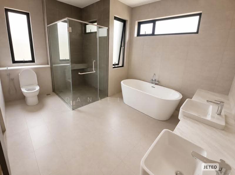 Rumah Berkembar untuk Dijual di Bandar Tropicana Aman (Telok Panglima Garang) - Daniel Kok - Bathroom - PropertyGuru.com.my