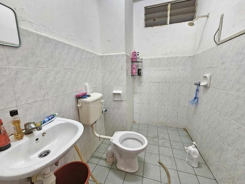 Rumah Teres 1-Tingkat untuk Dijual di Taman Molek (Johor Bahru) - Sharon Lau - Bathroom - PropertyGuru.com.my