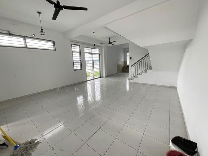 2-storey Terraced House for Sale in Taman Kundang Jaya (Rawang) - Junior Ong - Living Room - PropertyGuru.com.my