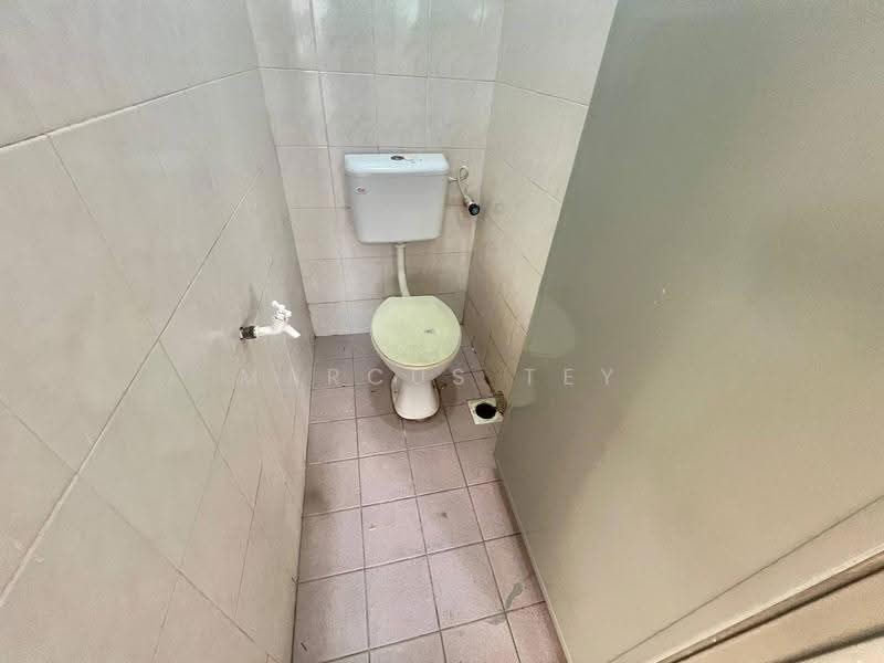 Rumah Flat untuk Dijual di Rumah Pangsa Jasmine - Marcus Tey - Bathroom - PropertyGuru.com.my