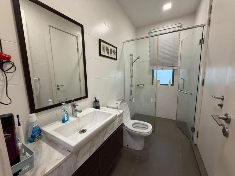 Semi-Detached House for Sale in Taman Sri Bintang (Kepong) - Alven Lim - Bathroom - PropertyGuru.com.my