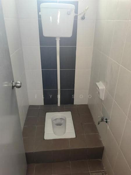 Kedai untuk Disewa di Bandar Seri Putra (Bangi) - Elyn Soo - Bathroom - PropertyGuru.com.my