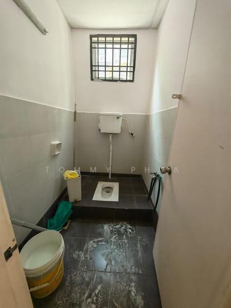 Kedai untuk Disewa di Taman Molek (Johor Bahru) - Tommy Phua - Bathroom - PropertyGuru.com.my