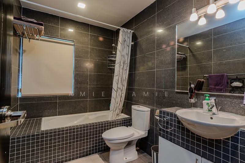 Kondominium untuk Dijual di Mayang Court - Amie Famie - Bathroom - PropertyGuru.com.my
