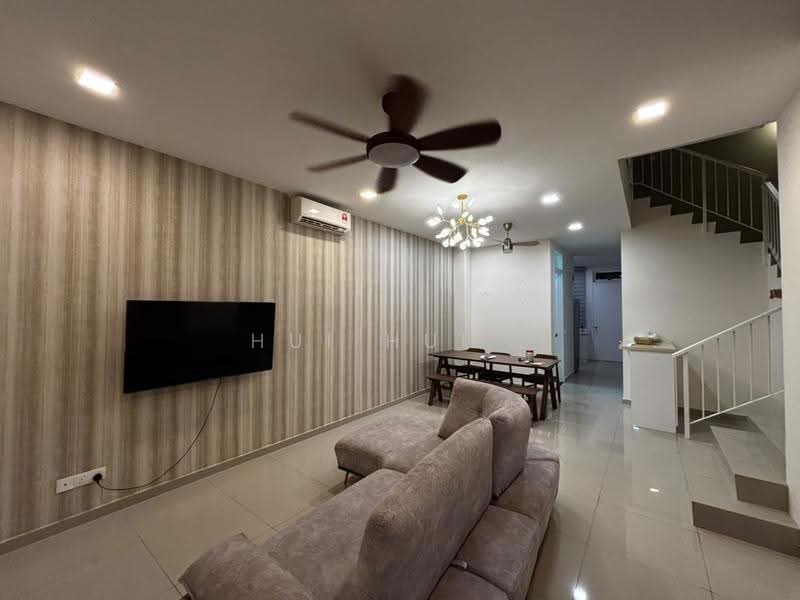 Rumah Teres untuk Disewa di Kota Masai (Pasir Gudang) - Hui Hui . - Living Room - PropertyGuru.com.my