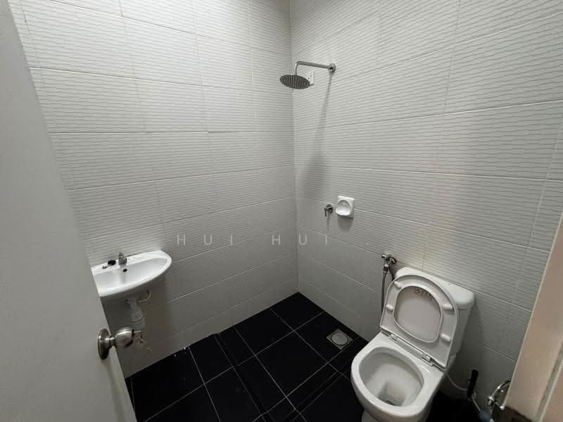Rumah Teres untuk Disewa di Kota Masai (Pasir Gudang) - Hui Hui . - Bathroom - PropertyGuru.com.my