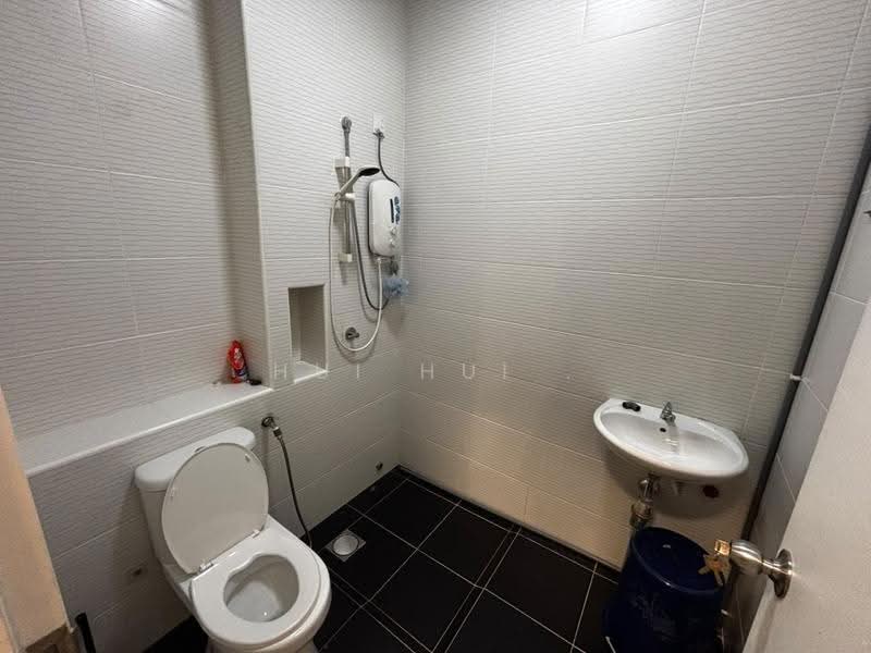 Rumah Teres untuk Disewa di Kota Masai (Pasir Gudang) - Hui Hui . - Bathroom - PropertyGuru.com.my