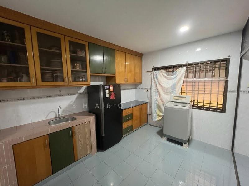 Rumah Berkembar untuk Dijual di Taman Perling (Perling) - Sharon Ng - Kitchen - PropertyGuru.com.my