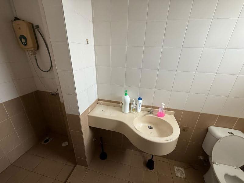 Kondominium untuk Dijual di Platinum Lake PV 12 - ZX KHO - Bathroom - PropertyGuru.com.my