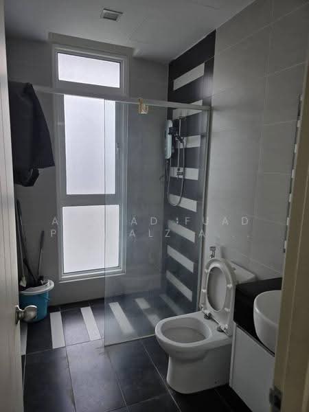 Pangsapuri untuk Disewa di Central Residence @ Sungai Besi - Akhmad Fuad Parwalz Akhtar - Bathroom - PropertyGuru.com.my