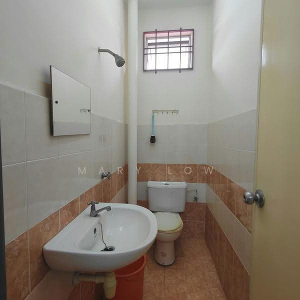 2-storey Terraced House for Sale in Taman Angkasa Nuri (Durian Tunggal) - Mary Low - Bathroom - PropertyGuru.com.my