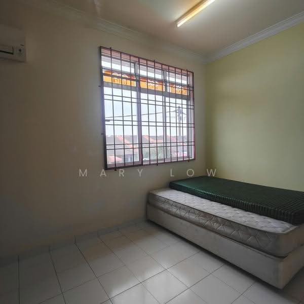 2-storey Terraced House for Sale in Taman Angkasa Nuri (Durian Tunggal) - Mary Low - Bedroom - PropertyGuru.com.my