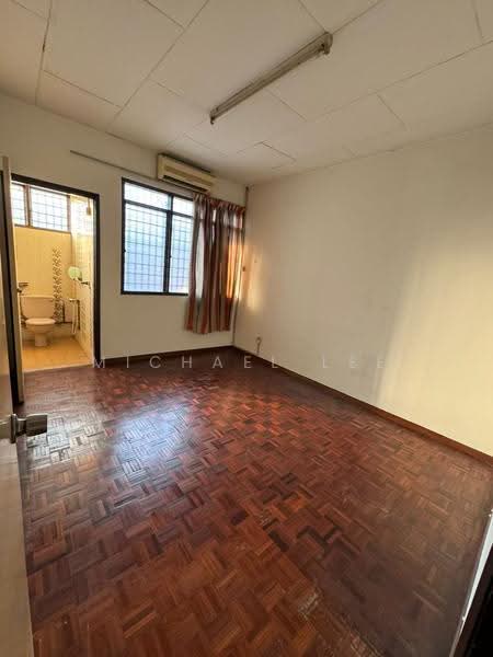 Rumah Teres 2-Tingkat untuk Disewa di Taman Bukit Maluri (Kepong) - Michael Lee - Bathroom - PropertyGuru.com.my