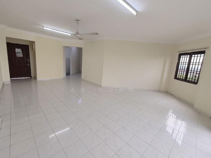 Pangsapuri untuk Disewa di Seri Mutiara Apartment - Ah Hong - Living Room - PropertyGuru.com.my