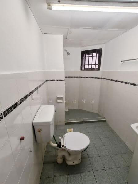 Pangsapuri untuk Disewa di Seri Mutiara Apartment - Ah Hong - Bathroom - PropertyGuru.com.my