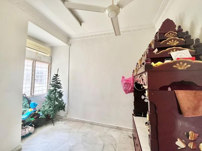 Rumah Berkembar untuk Dijual di Bandar Country Homes (Rawang) - Chloe Kok - PropertyGuru.com.my