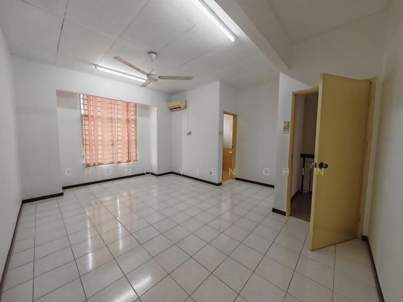 2-storey Terraced House for Sale in Shah Alam (Selangor) - Chong Yien Chin - Living Room - PropertyGuru.com.my