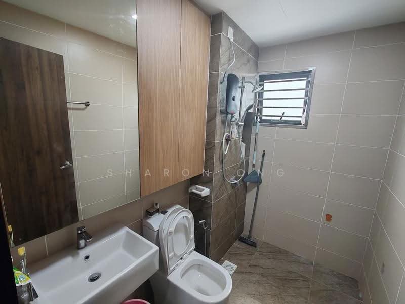 Kediaman Servis untuk Dijual di Veranda Residence - Sharon Ong - Bathroom - PropertyGuru.com.my