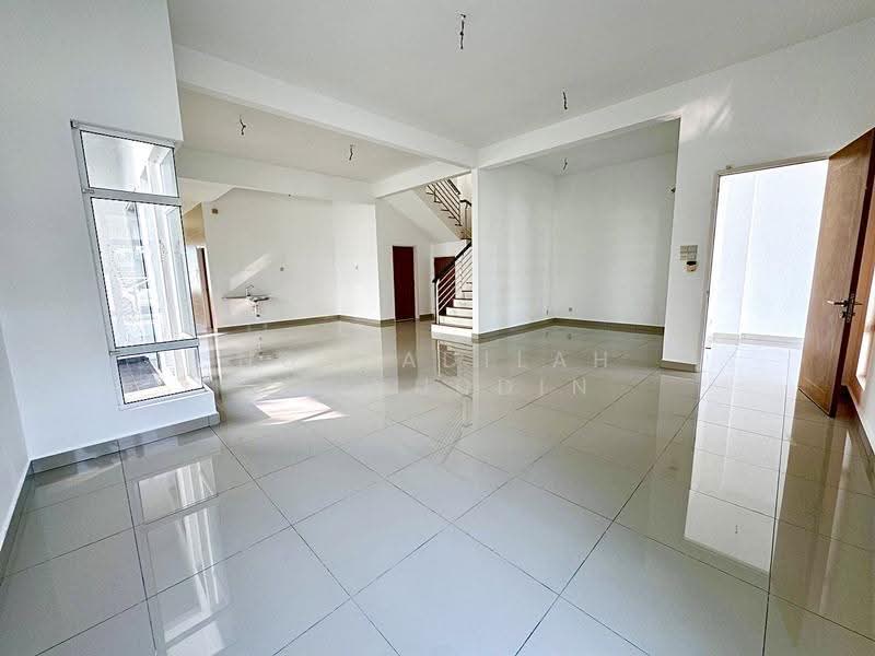 Rumah Berkembar untuk Dijual di Seksyen U10 (Shah Alam) - NORFADILAH ZAINUDDIN - Living Room - PropertyGuru.com.my