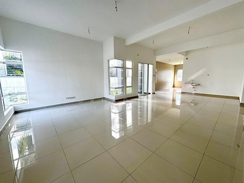 Rumah Berkembar untuk Dijual di Seksyen U10 (Shah Alam) - NORFADILAH ZAINUDDIN - Living Room - PropertyGuru.com.my