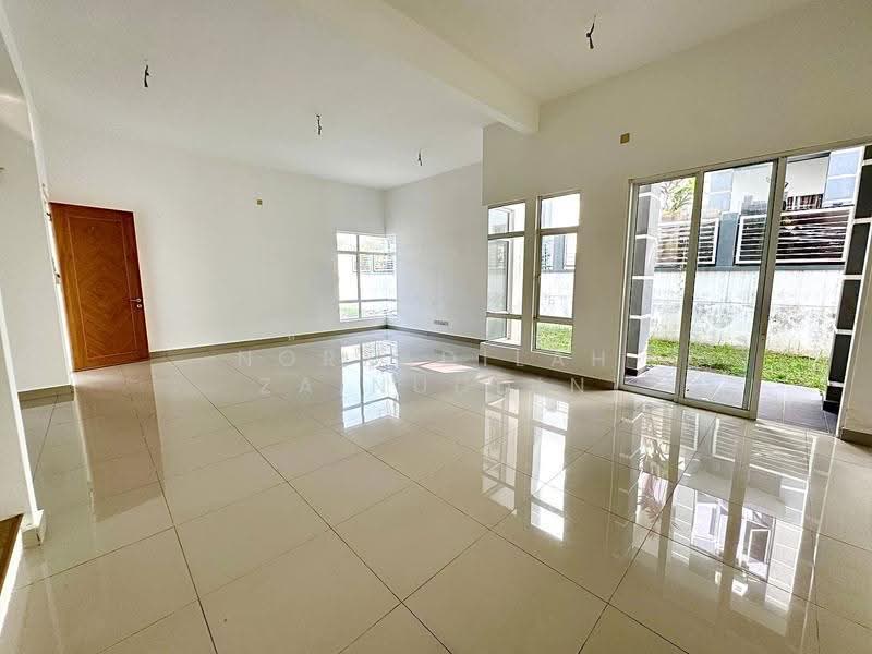 Rumah Berkembar untuk Dijual di Seksyen U10 (Shah Alam) - NORFADILAH ZAINUDDIN - Living Room - PropertyGuru.com.my