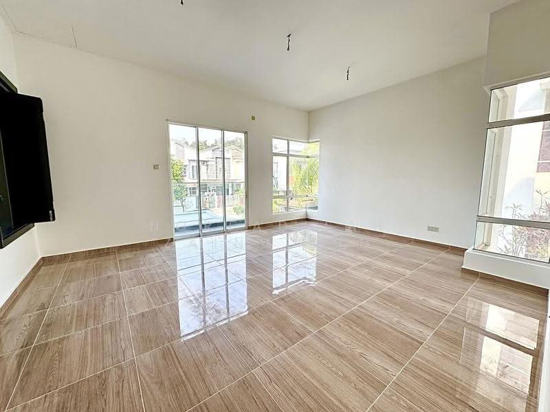 Rumah Berkembar untuk Dijual di Seksyen U10 (Shah Alam) - NORFADILAH ZAINUDDIN - Living Room - PropertyGuru.com.my