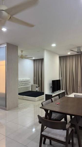 Kediaman Servis untuk Dijual di Molek Regency - Jovel Lim - Bedroom - PropertyGuru.com.my