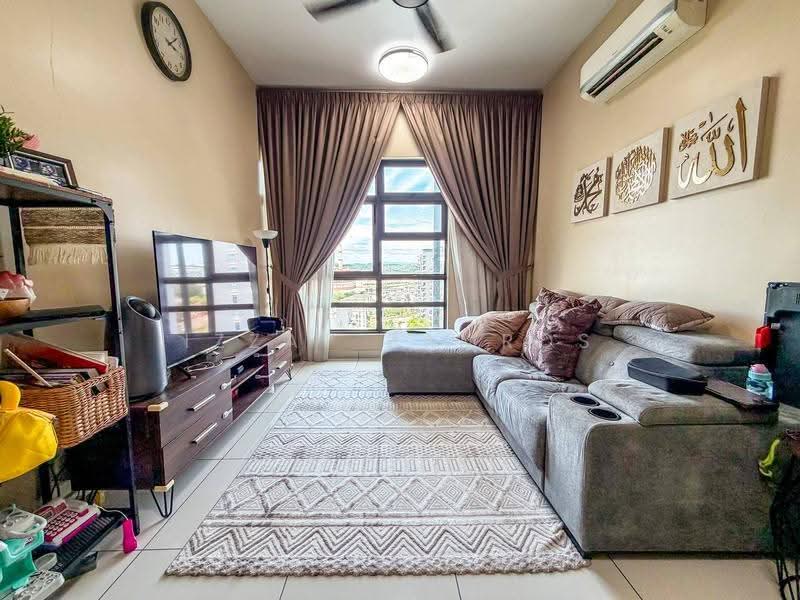 Kondominium untuk Dijual di Aura Residence - Izzat Zamros - Living Room - PropertyGuru.com.my