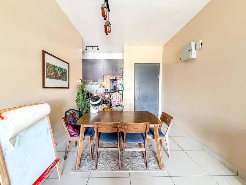 Kondominium untuk Dijual di Aura Residence - Izzat Zamros - Dining Room - PropertyGuru.com.my