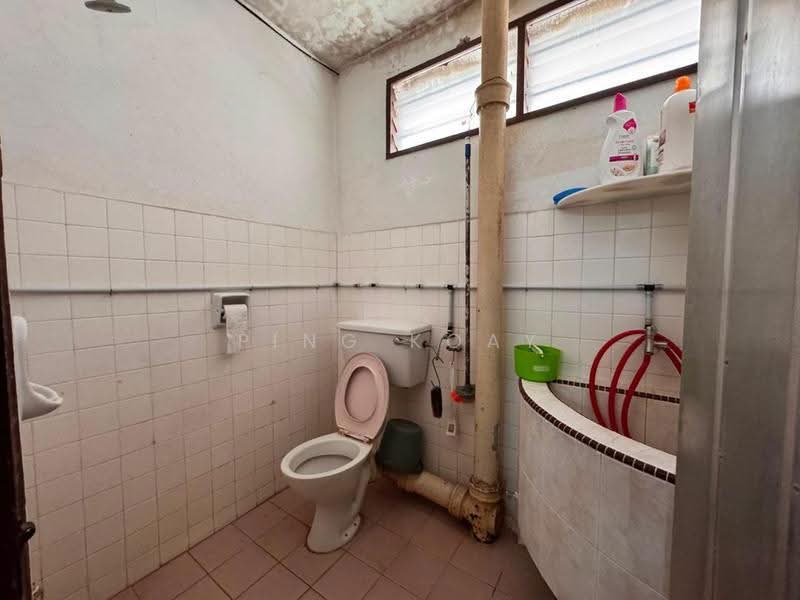 2-storey Terraced House for Sale in Taman Lip Sin (Sungai Dua) - Ping Koay - Bathroom - PropertyGuru.com.my