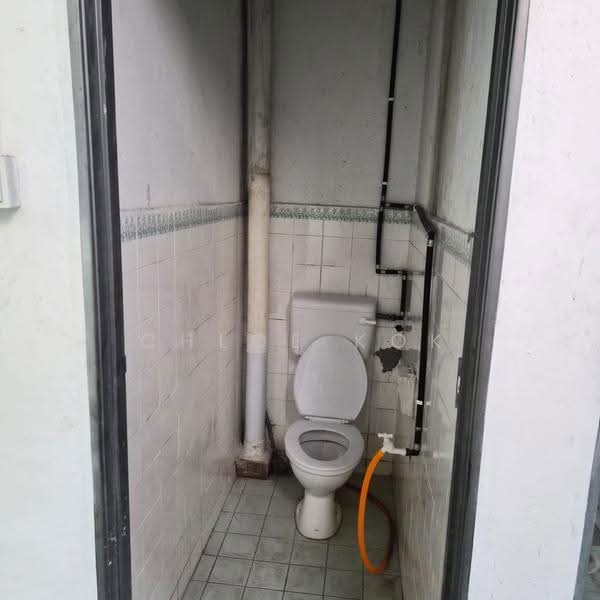Shop for Rent in Bandar Country Homes (Rawang) - Chloe Kok - Bathroom - PropertyGuru.com.my