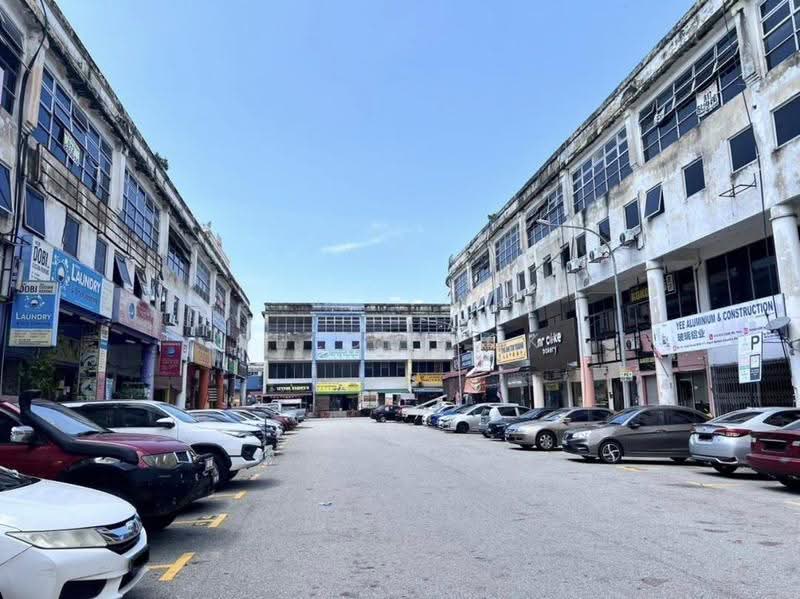 Shop for Rent in Bandar Country Homes (Rawang) - Chloe Kok - Exterior - PropertyGuru.com.my