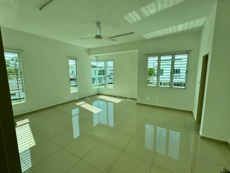 Terraced House for Sale in Bandar Sri Sendayan (Negeri Sembilan) - Hana Zaini - Living Room - PropertyGuru.com.my