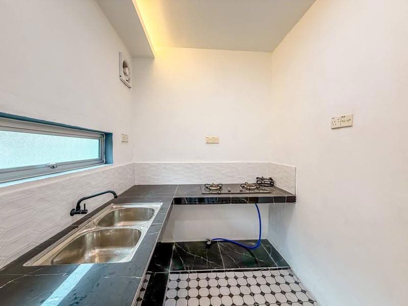 2-storey Terraced House for Sale in Kota Perdana (Seri Kembangan) - Izzat Zamros - Kitchen - PropertyGuru.com.my