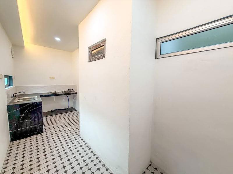2-storey Terraced House for Sale in Kota Perdana (Seri Kembangan) - Izzat Zamros - Kitchen - PropertyGuru.com.my