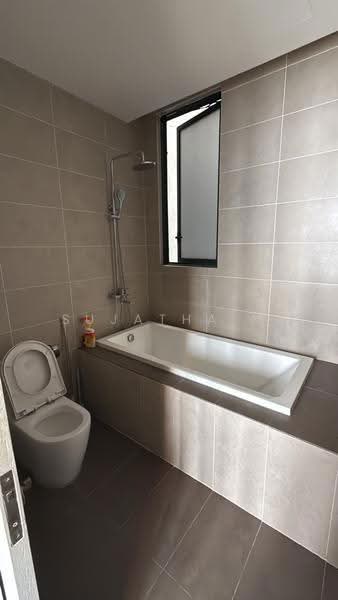 Service Residence for Rent at KL Gateway Premium Residences - Sujatha M - Bathroom - PropertyGuru.com.my