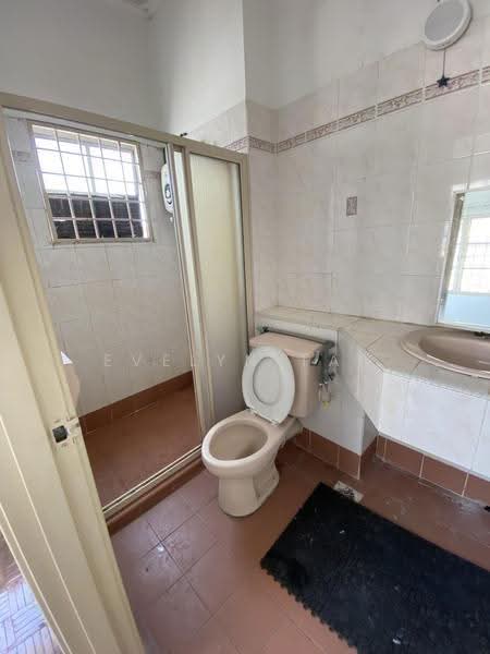 2-storey Terraced House for Rent in Usj 20 (Subang Jaya) - Evelyn Tan - Bathroom - PropertyGuru.com.my