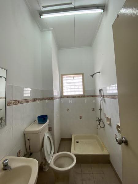2-storey Terraced House for Rent in Usj 20 (Subang Jaya) - Evelyn Tan - Bathroom - PropertyGuru.com.my