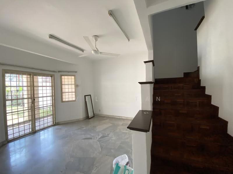 2-storey Terraced House for Rent in Usj 20 (Subang Jaya) - Evelyn Tan - Living Room - PropertyGuru.com.my